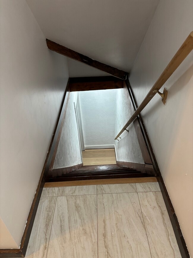 Building Photo - 115 Everett St Unit 115 Everett Street