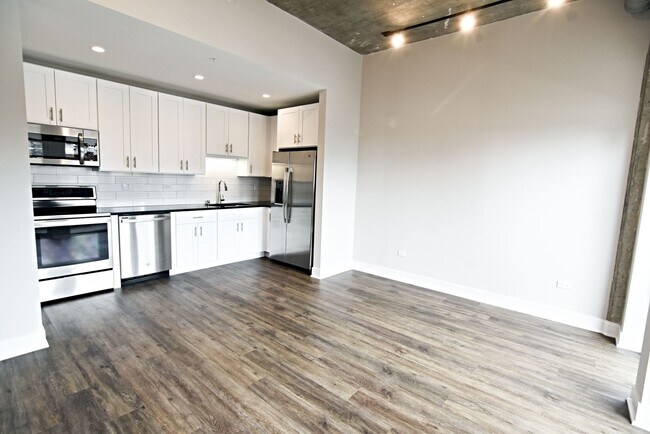 Photo - 3033 N Broadway St Apartments
