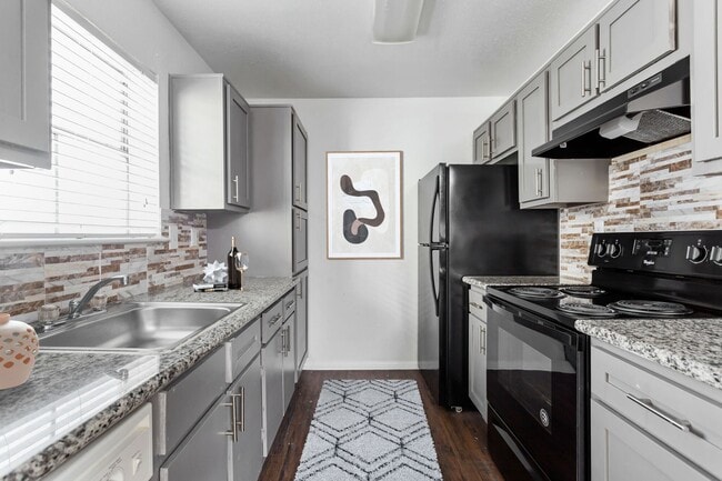 Building Photo - Move In with $0 Deposit + $299 Off Unit HWE Rental