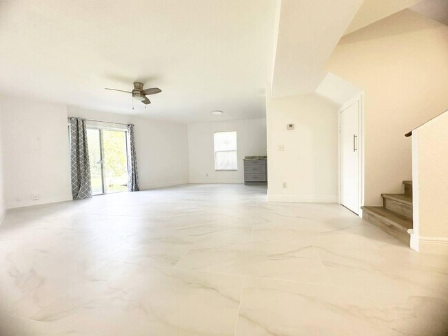 Photo - 1033 Goldenrod Rd