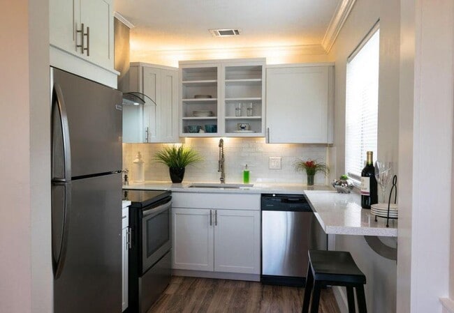 Building Photo - 62 Woodland Dr Unit 105