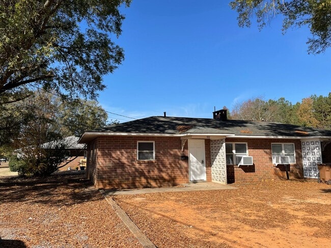 Building Photo - Two Bedroom Duplex in Lincolnton