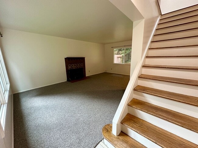Photo - Spacious 4-Bedroom Home with Bonus Room in...