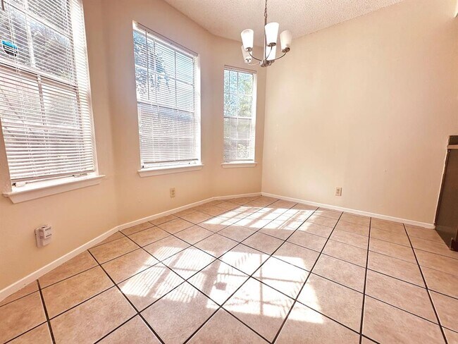 Photo - 2004 Kirksey Dr