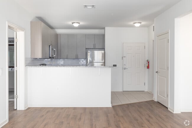 2BR, 2BA - 1,050 SF - Living Area
