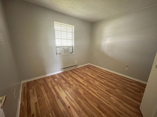 Photo - Very well kept 3 bedroom, 1.5 bath with One Car Garage and Nice Back Yard