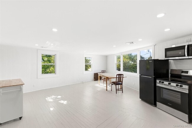 Photo - 162 Mill Rd Unit 1