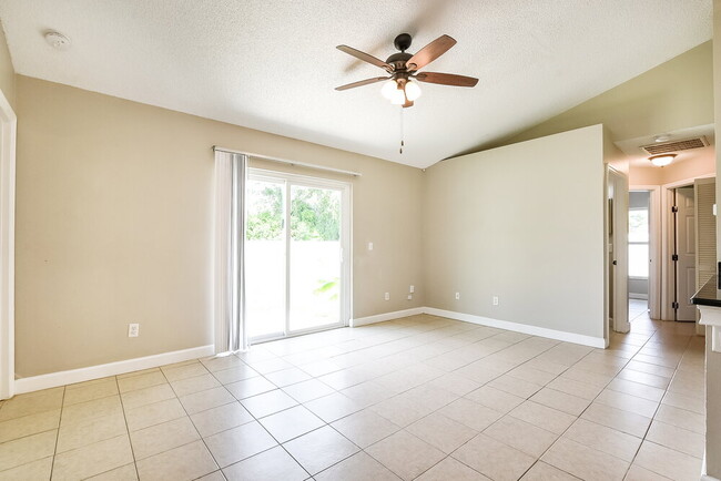 1306 Silverthorn Dr