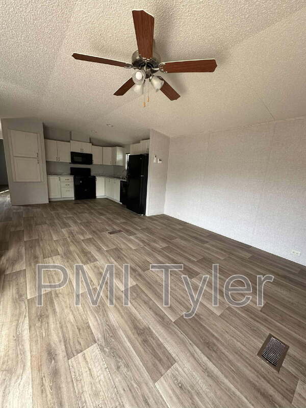 Photo - 127 Sugar Maple Ln