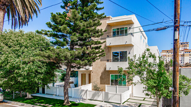 Photo - 614 N Rampart Blvd Townhome