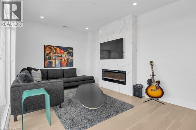 Photo - 71 Wyndham St S Unit 1105