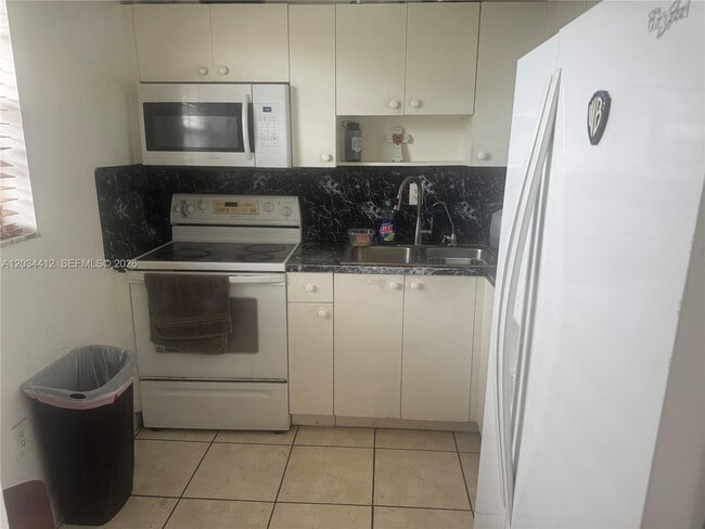 Photo - 1725 W 60th St Unit F320