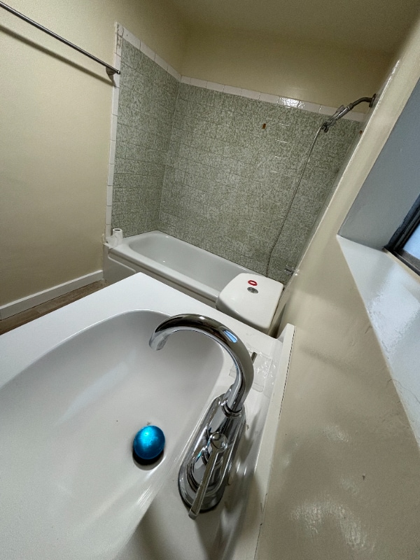 Photo - 1129 E 103rd St