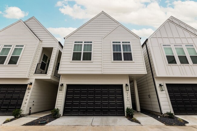 Photo - 5725 White Magnolia St.