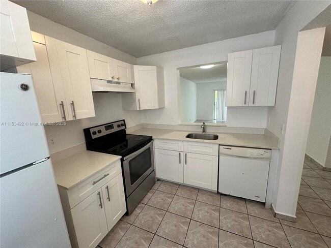 Building Photo - 8540 N Sherman Cir Rental