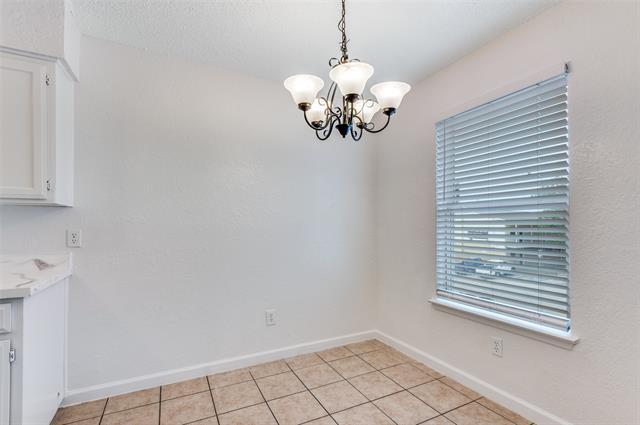 Photo - 215 Roberts Cir