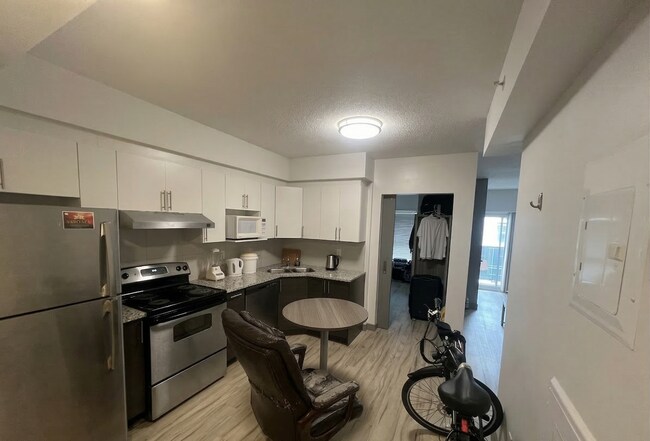 Photo - 258A-258A Sunview St