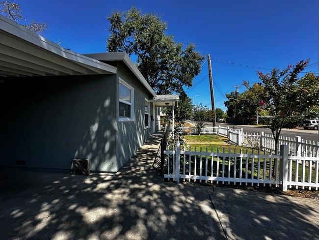 Photo - 1836 Continental St