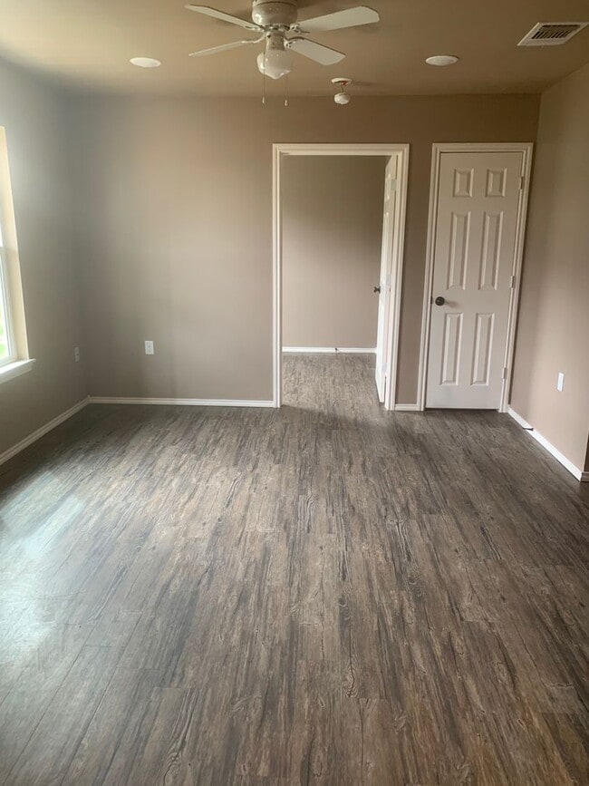 2809 E 2nd St Unidad 2