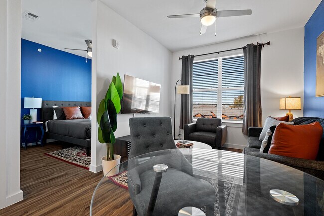 Photo - 2425 E Riverside Dr Unidad ID1240375P