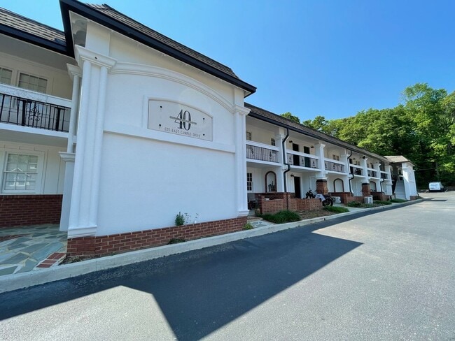 Building Photo - STUDIO APARTMENT LEASING NOW! 1/2 DEPOSIT SPECIAL Unit 30