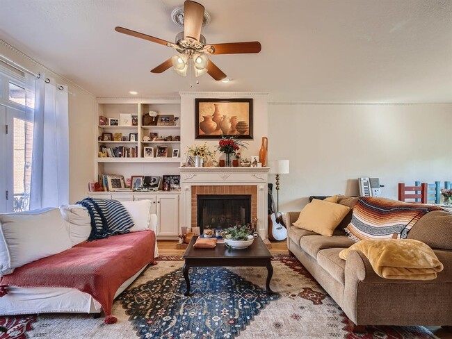 Building Photo - 1626 Palma Plaza Unit 9