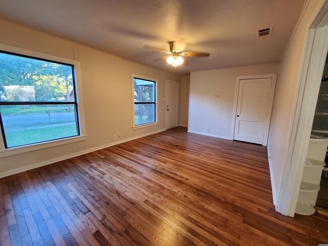 Photo - 919 S Clements St