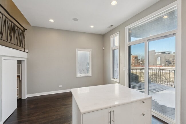 Photo - 937 N Willard Ct Unit 2