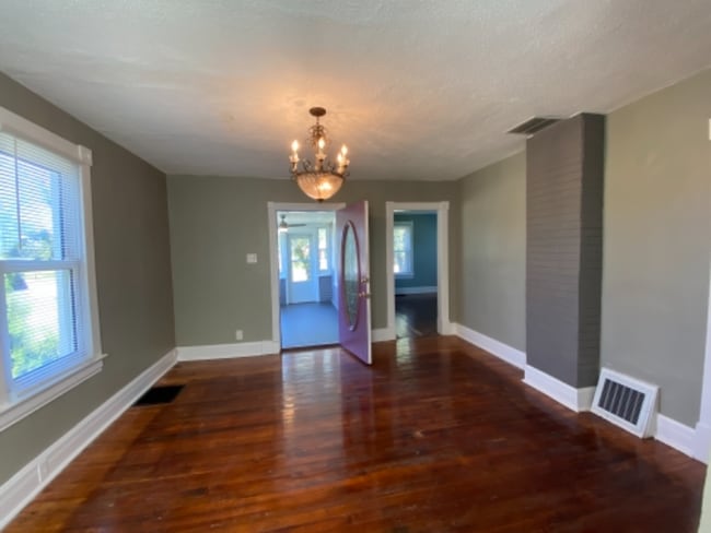 Photo - 1712 Seiler Rd