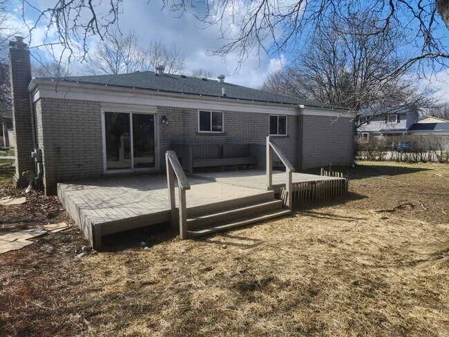 Photo - 301 Buckingham Rd