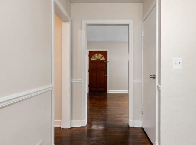 Photo - 226 Fraser Ln