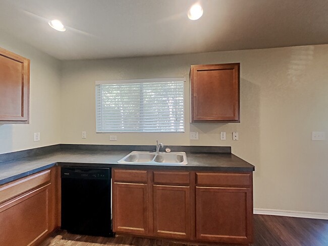 Photo - 7215 Geranium Path