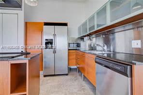 Photo - 10 SW South River Dr