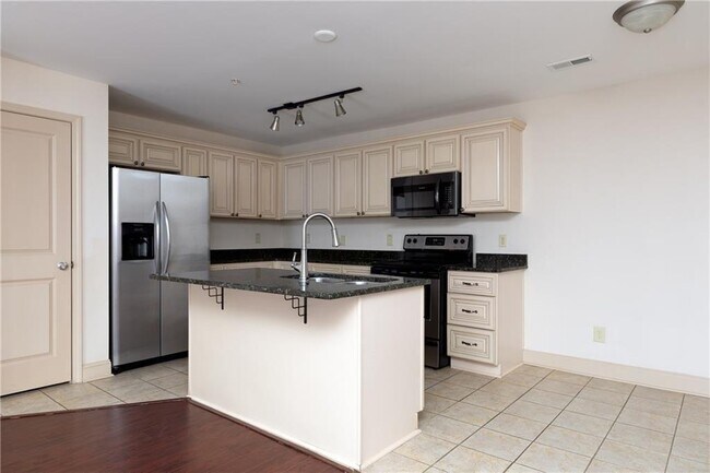 Photo - 804 Madison Ln S E