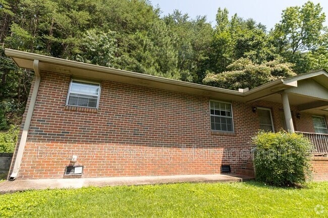Building Photo - 5114 Old Trail Unit 5116 Rental