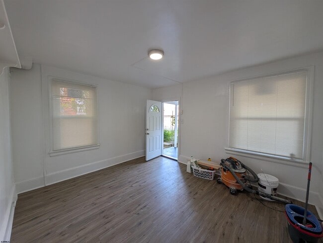 Photo - 904 Westcoat Pl