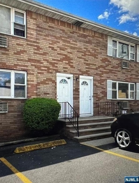 Building Photo - 86 Contant Ave Unit 4A Rental