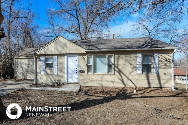 Photo - 10000 Drury Ave House