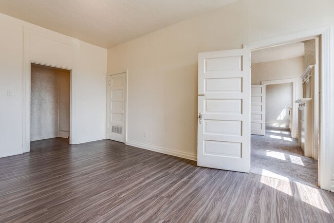 Photo - 636 E Warrington Ave Unit Apt 2