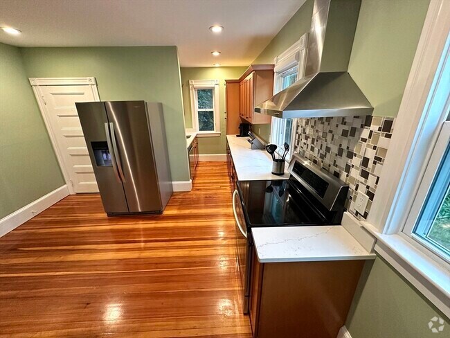 Building Photo - 23-25-25 Fuller St Unit 1 Rental
