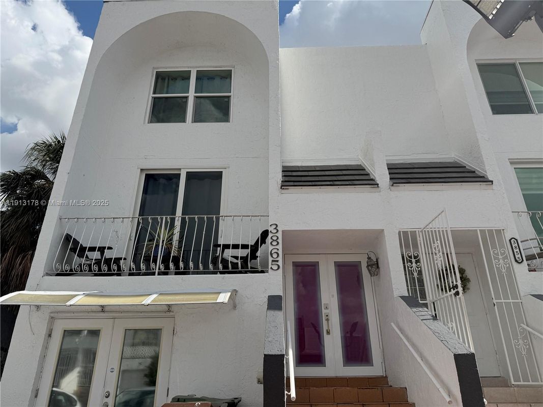 Photo - 3865 W 9th Ave