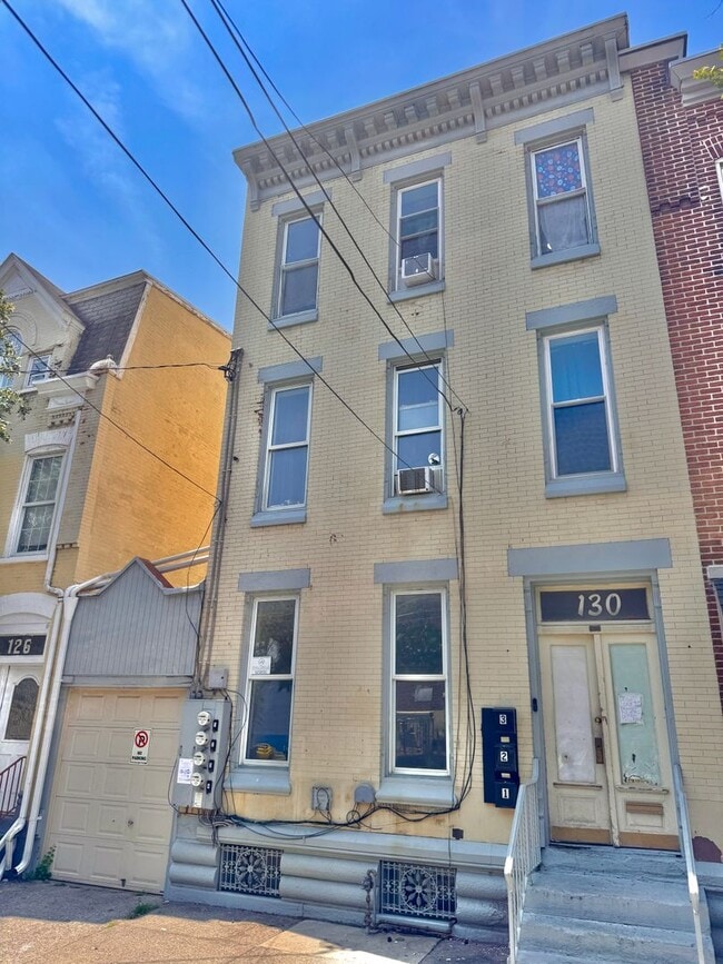 Building Photo - 130 N 2nd St Unit 1