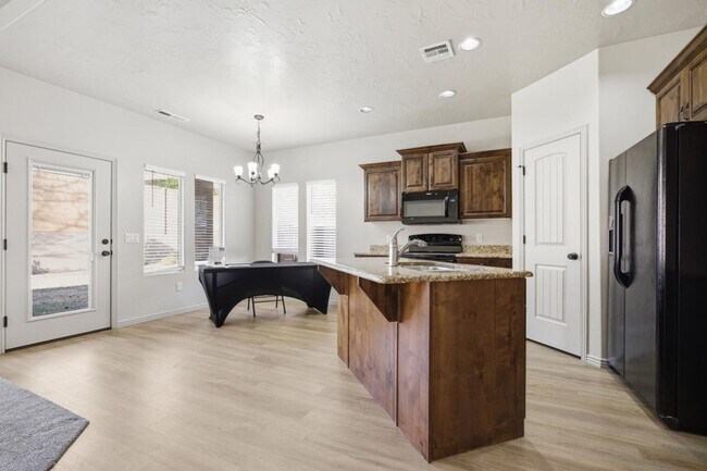Photo - Beautiful Hobble Creek 4 Bed/2 Ba NEW FLOORS & PAINT