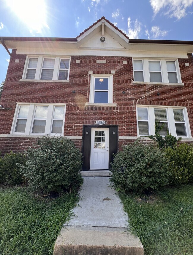 Front of the Building - 2715 Arkansas Ave Apartment Unit 1st floor