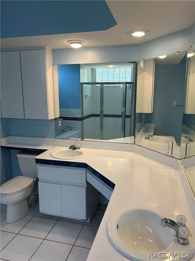 Photo - 1229 E Rockefeller Ln