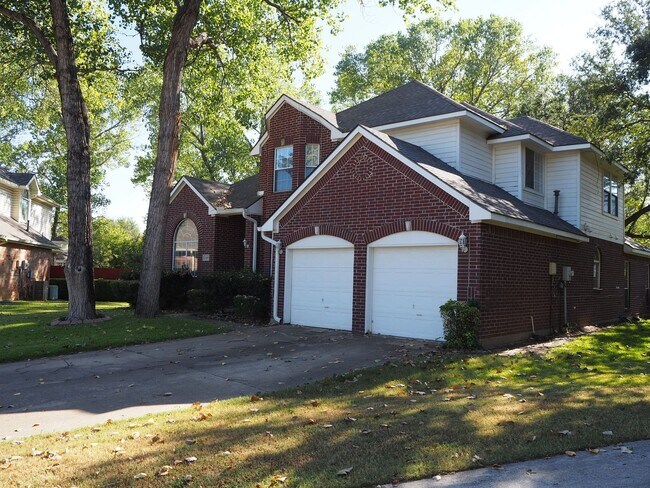 Photo - 2105 Friar Ct