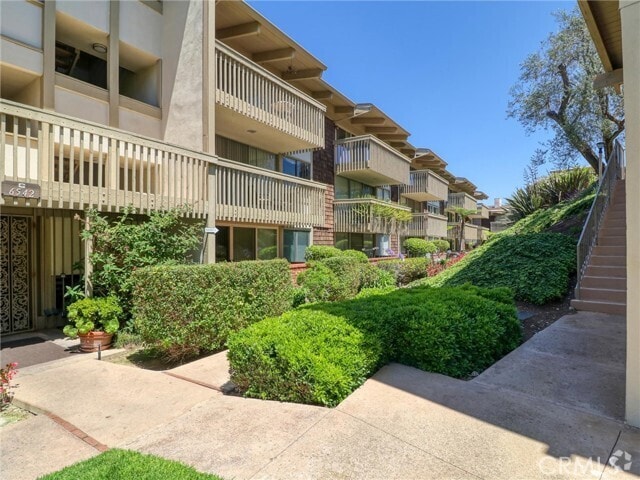 Building Photo - 6542 Ocean Crest Dr Unit C104 Rental