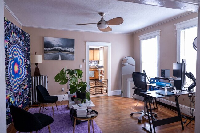 38 Greenacre Square Unit 2