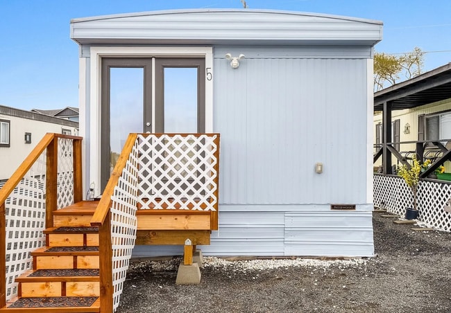 Waterfront Tiny Home for Rent! Fully Furni... - Waterfront Tiny Home for Rent! Fully Furni...