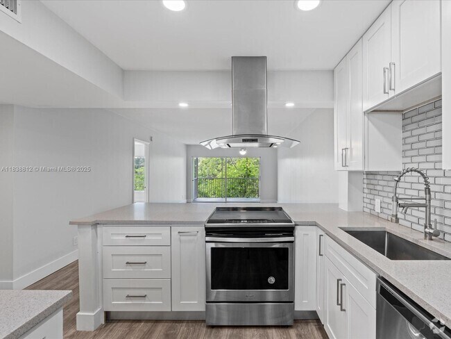 Building Photo - 3150 N Palm Aire Dr Unit 406 Rental